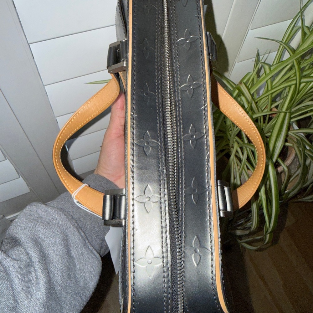 Louis Vuitton Mat Shelton in Gray Monogram Glace - Picture 8 of 16